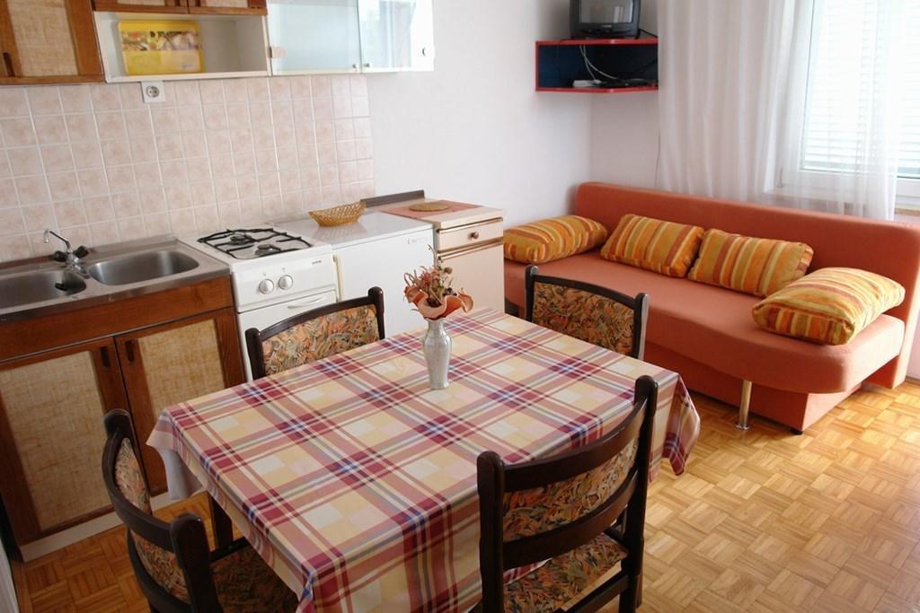 Beautiful Apartment In Crikvenica With Kitchen Chambre photo